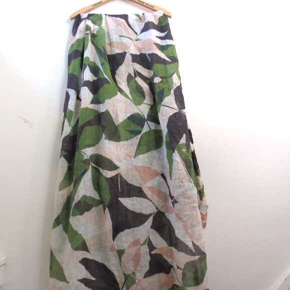 Crate & Barrel Large Pure Linen Tablecloth - Picture 2 of 5